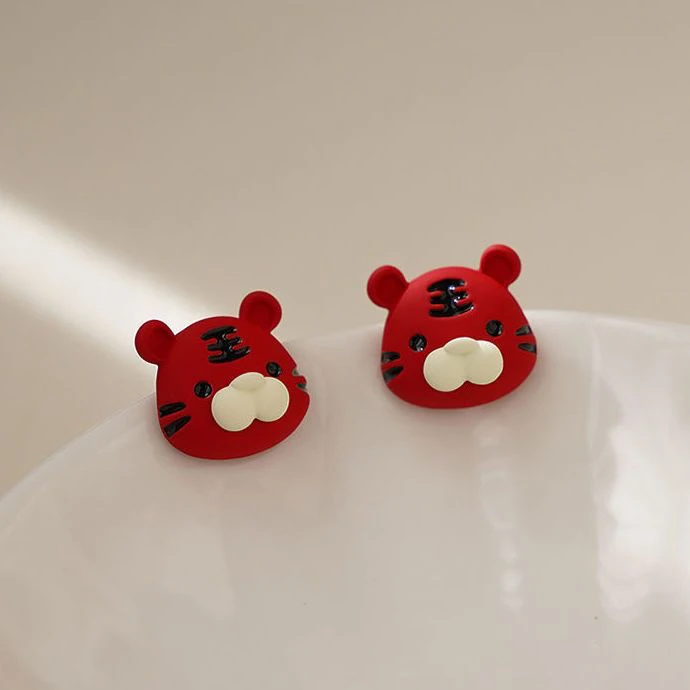 合金锆石耳饰 花朵耳饰红色女小巧萌虎轻职风可爱千金风百搭耳钉