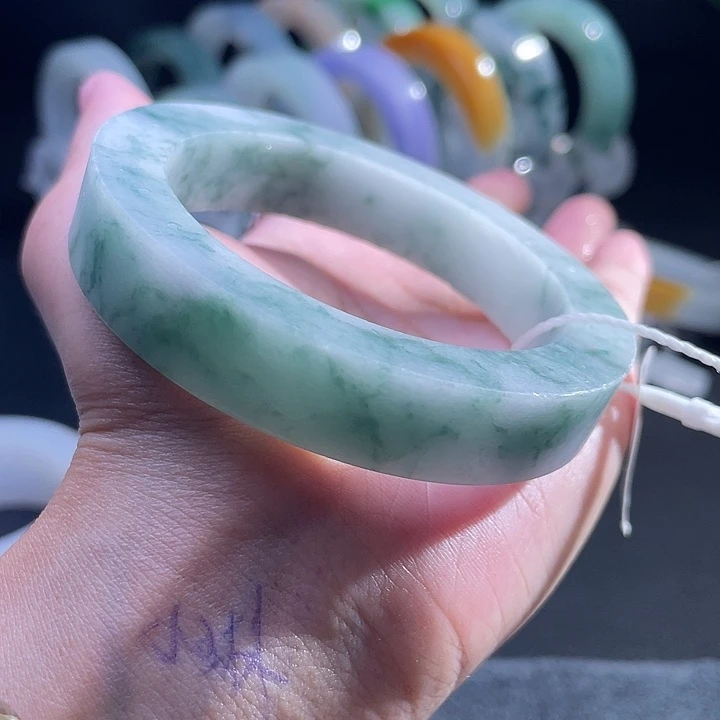 定制翡翠未镶嵌翡翠手镯