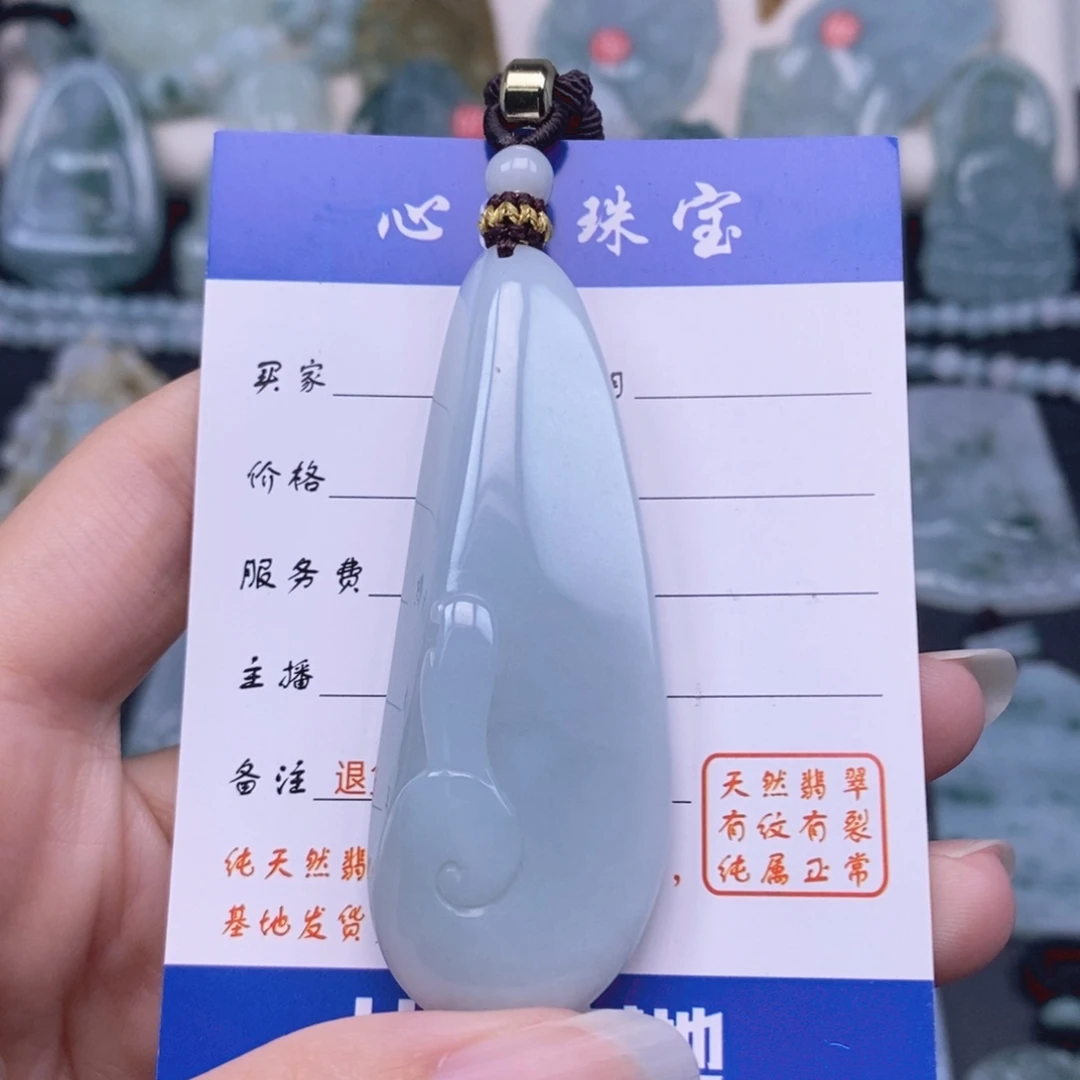 翡翠未镶嵌颈饰悟道