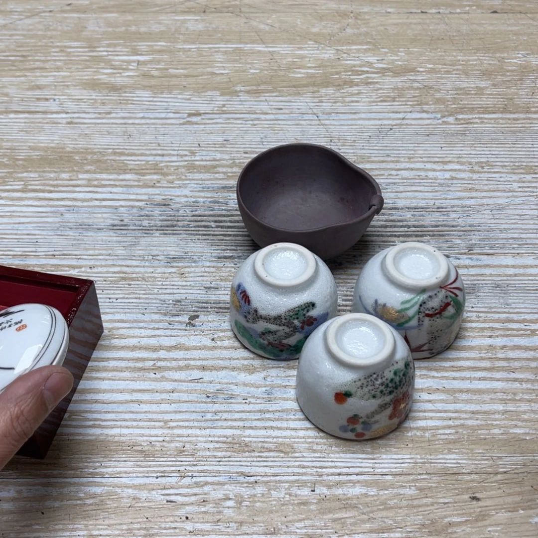 瓷片草****3密密麻麻地排列着一个