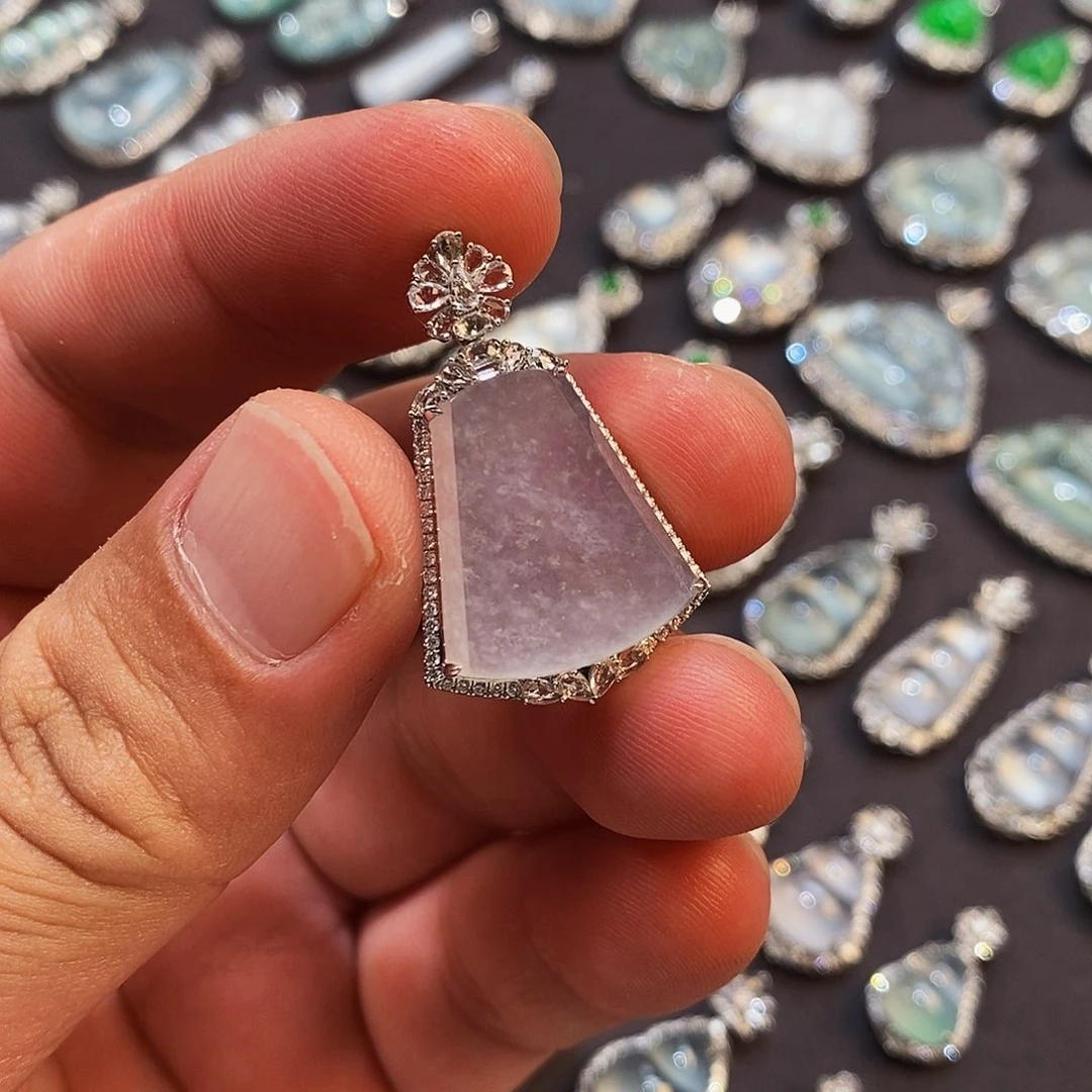 翡翠18K金镶嵌颈饰无事牌