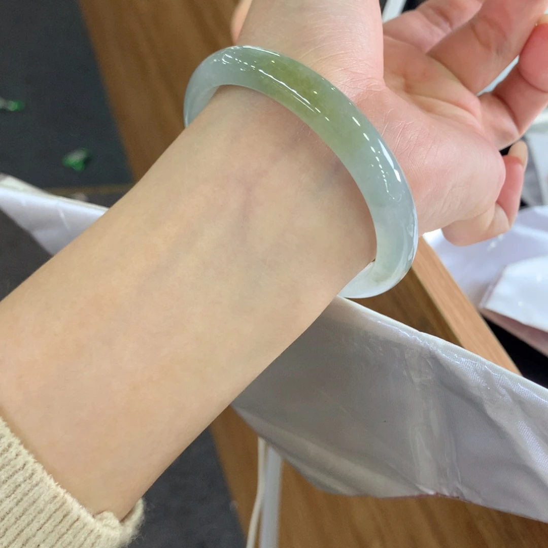 翡翠未镶嵌手镯天然Ａ货翡翠56贵妃