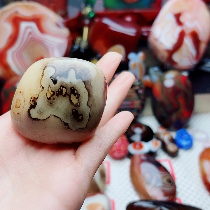 骆***部玛瑙/玉髓未镶嵌珠宝半成品