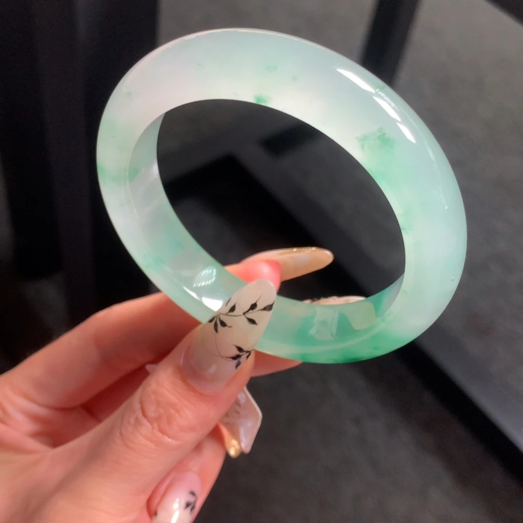 石英质玉手镯未镶嵌雨*