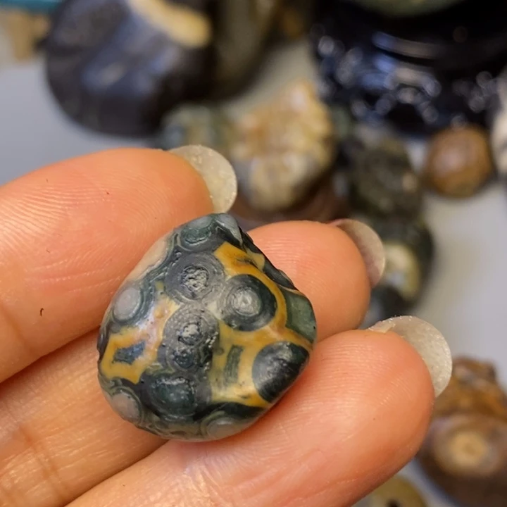 石材低价出售眼睛石