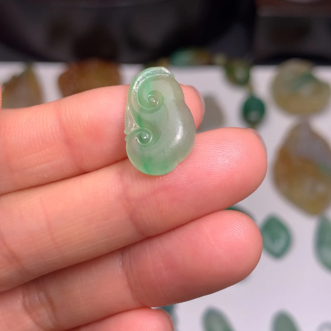 【闪购商品】定制翡翠未镶嵌吉*~缅甸翡翠冰绿如意
