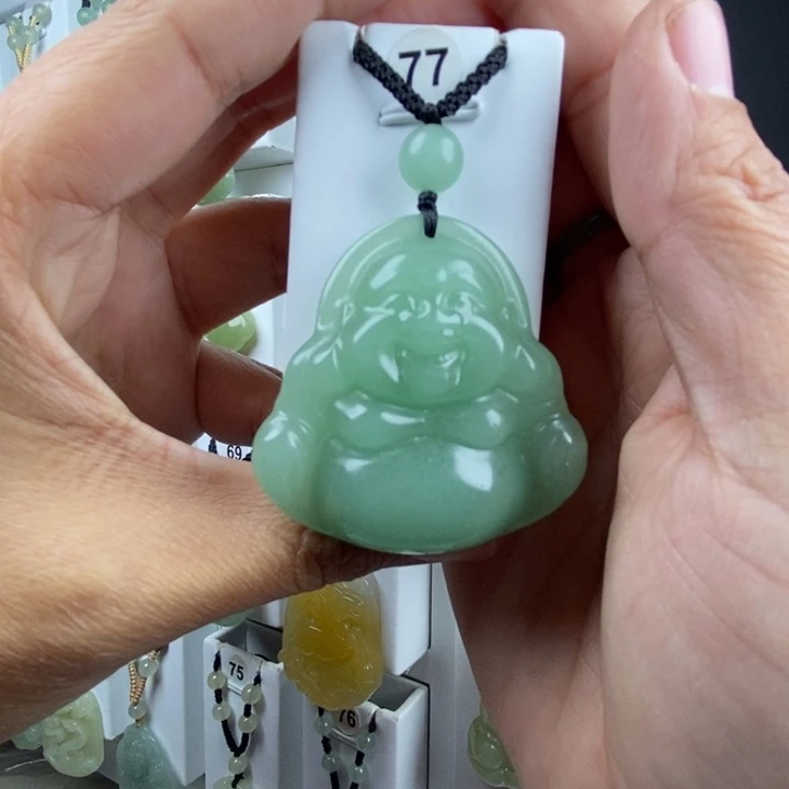 成***哥石英质玉未镶嵌颈饰