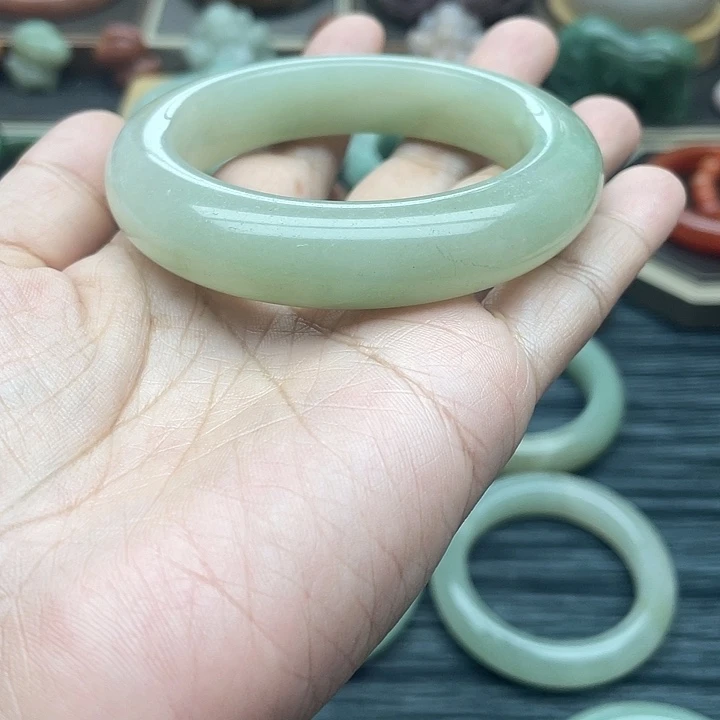 未镶嵌手镯石英岩玉