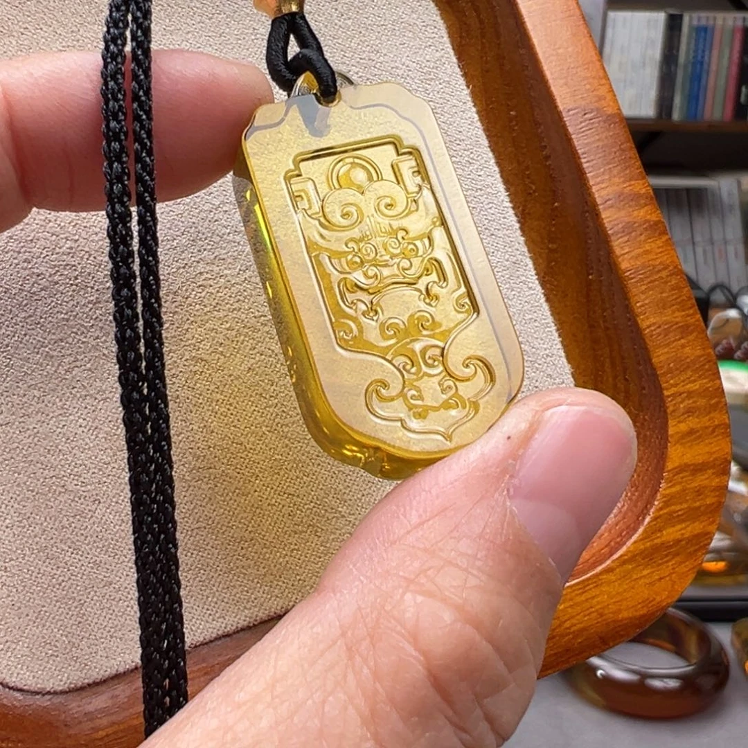 琥珀颈饰未镶嵌貔貅