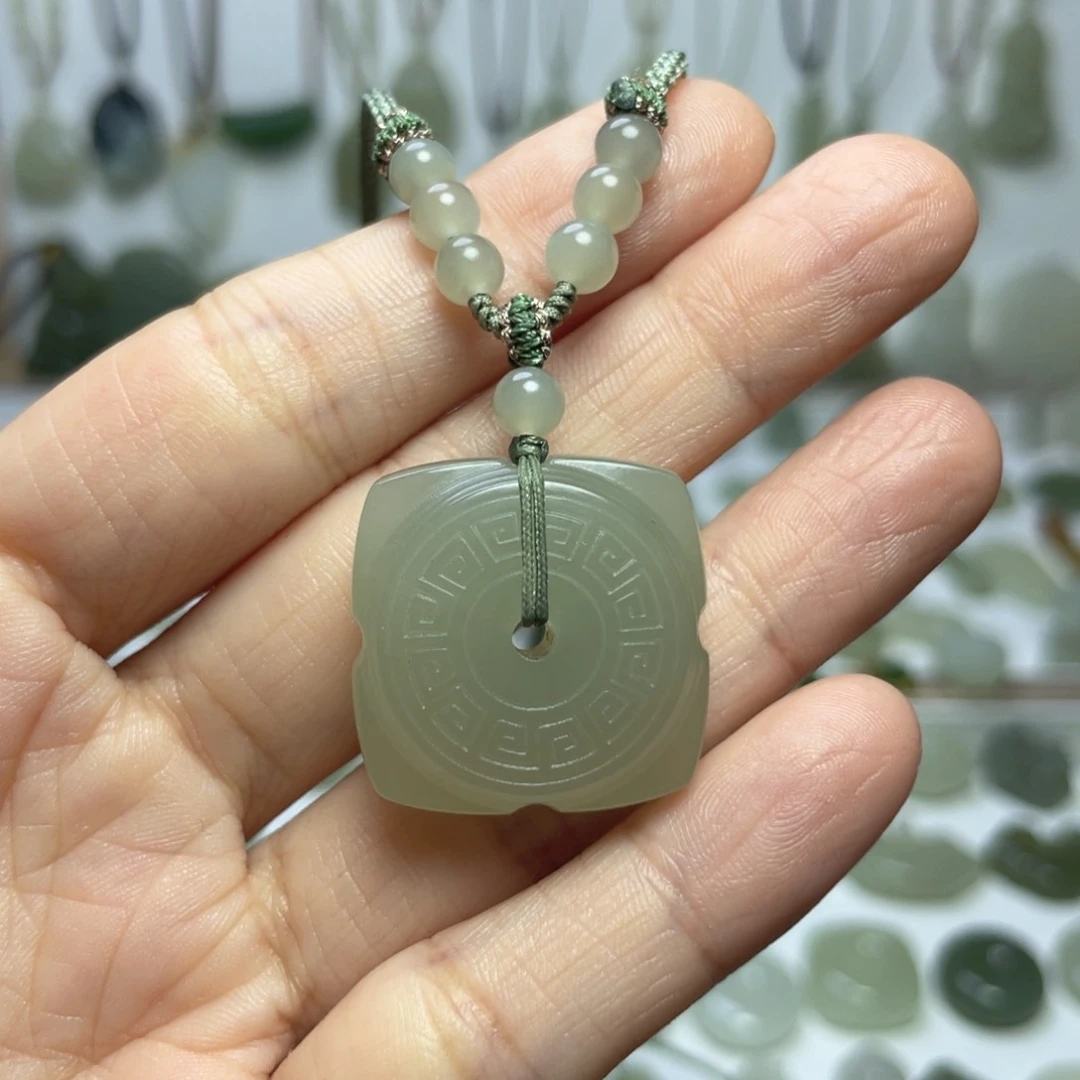 颈饰未镶嵌和田玉（翠青玉）