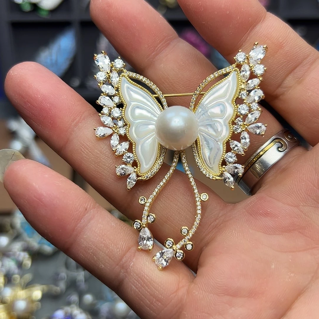 淡水珍珠合金胸针