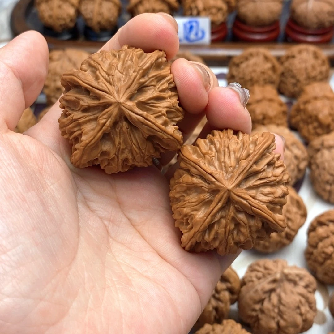 【闪购商品】文玩核桃把件45尺玉麒麟正四