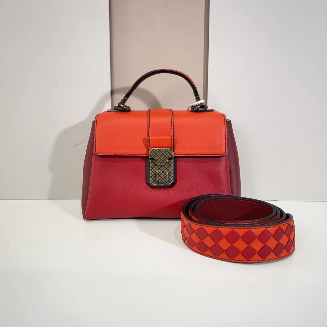 95新 BOTTEGA VENETA/葆蝶家 bv罗马小邮差斜挎包a9401