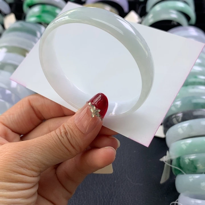 翡翠未镶嵌手镯公主52+