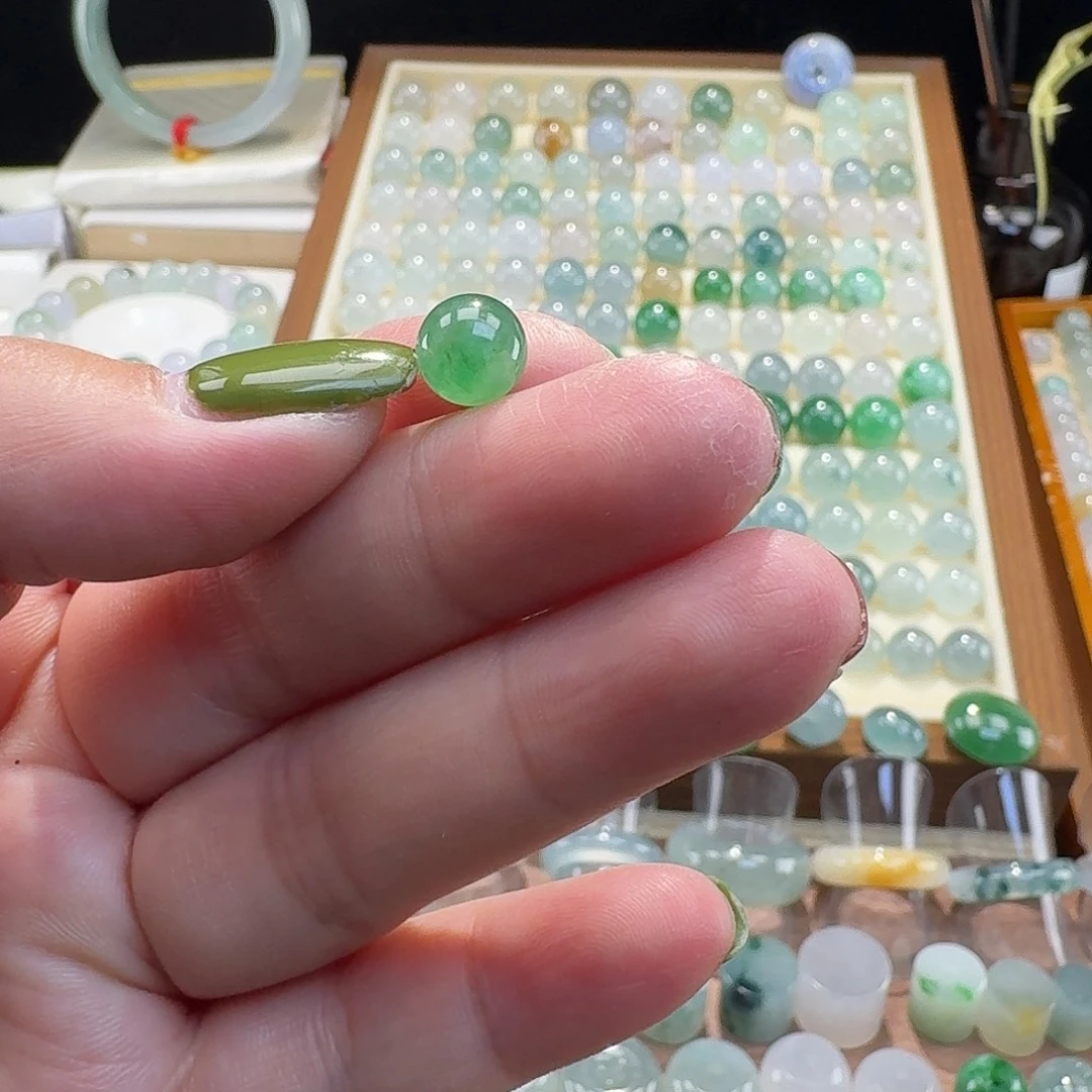 小***黑翡翠未镶嵌颈饰圆珠打孔不议退