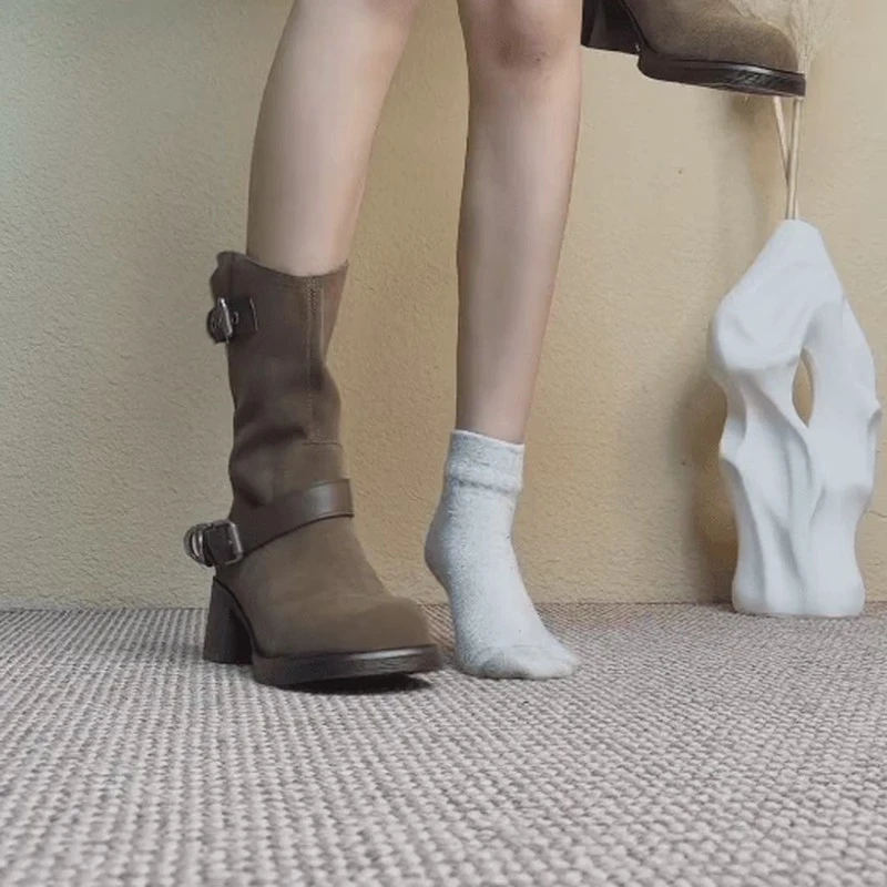 9861甜美女孩皮带扣圆头6cm粗跟中筒靴女2025秋冬新款套筒骑士靴