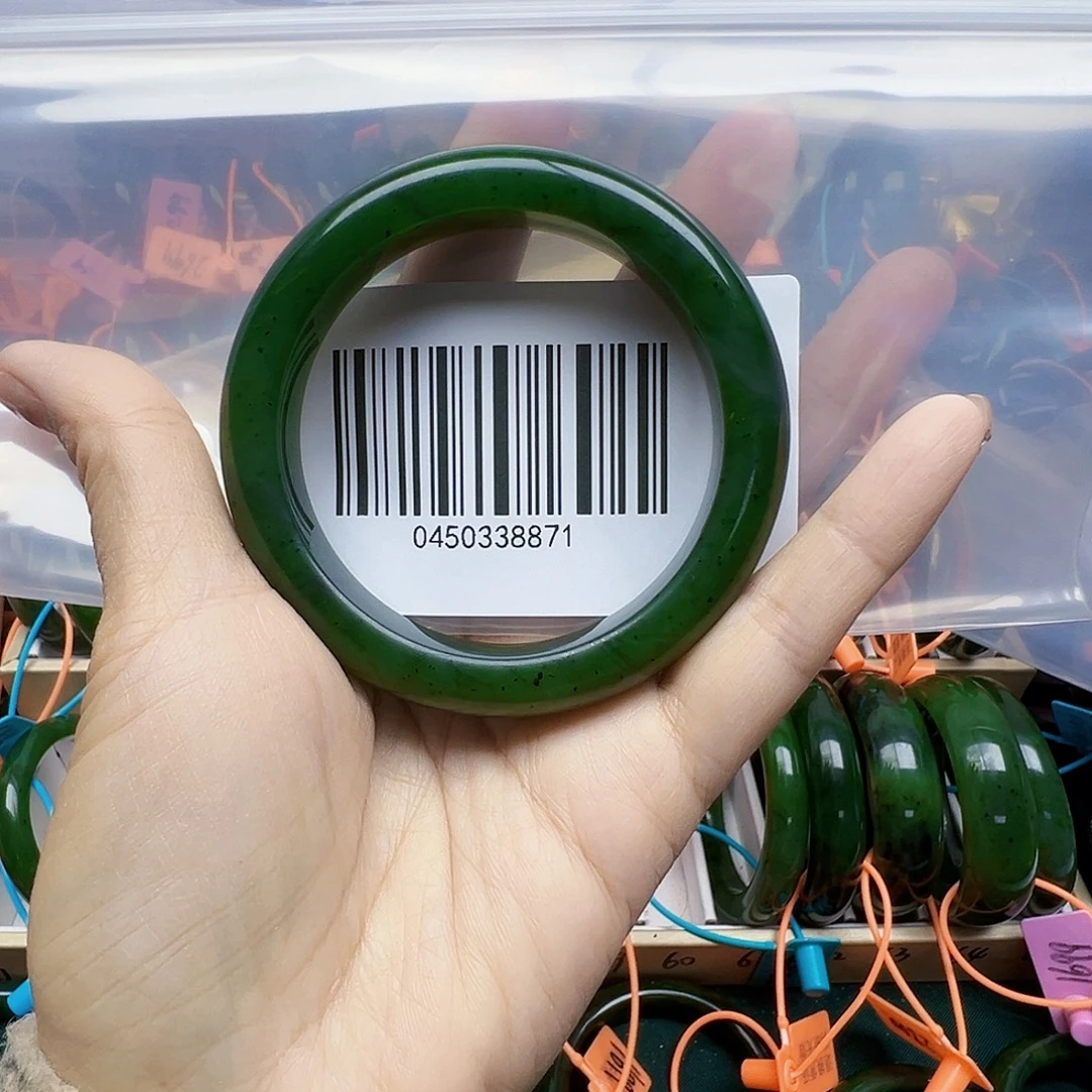 用***4和田玉未镶嵌手镯