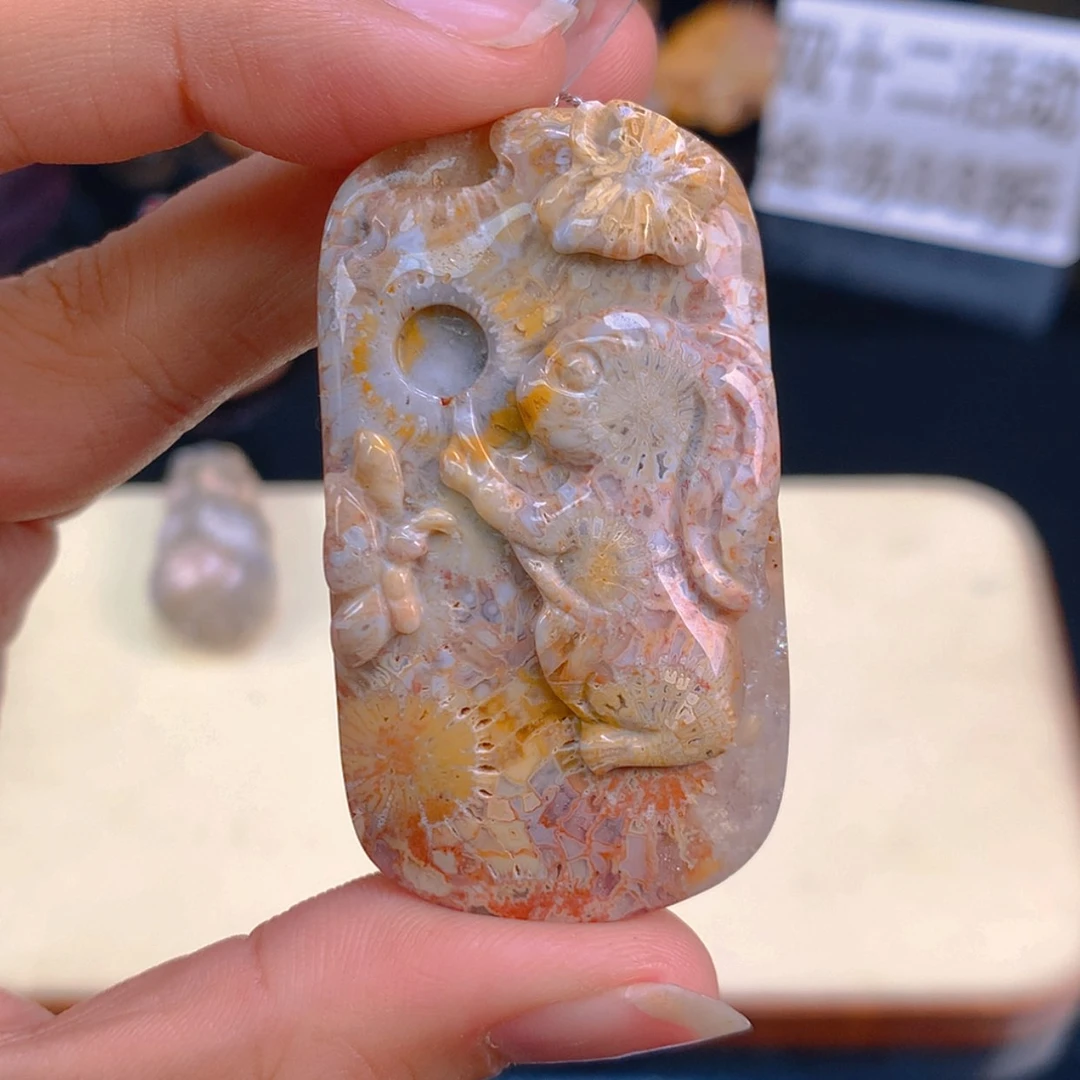 【闪购商品】颈饰未镶嵌硅化珊瑚（珊瑚玉）71号兔子