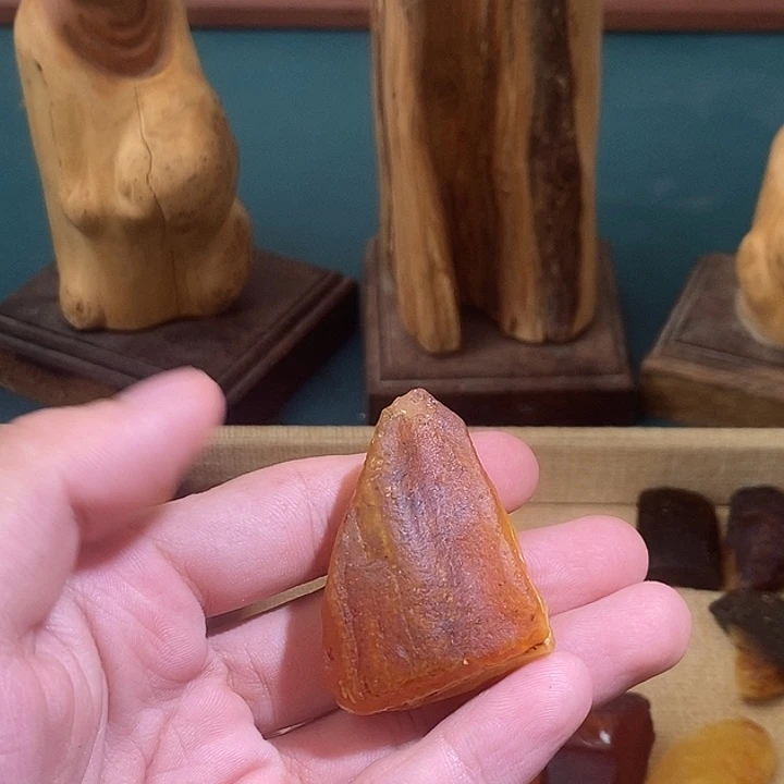 琥珀未镶嵌裸石金绞蜜