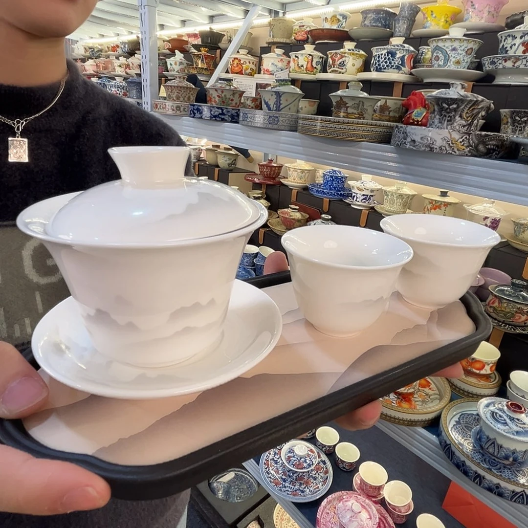 这些盖碗很漂亮！！！