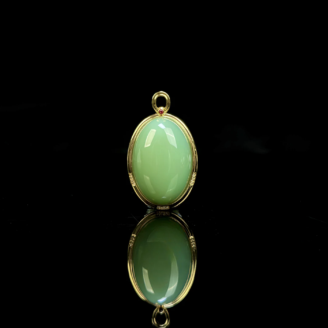 约34*20mm和田玉碧玉粉青大蛋面18K金镶嵌吊坠多样性发一