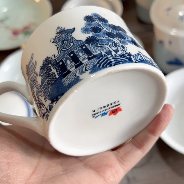 杯古典图案金两个陶瓷