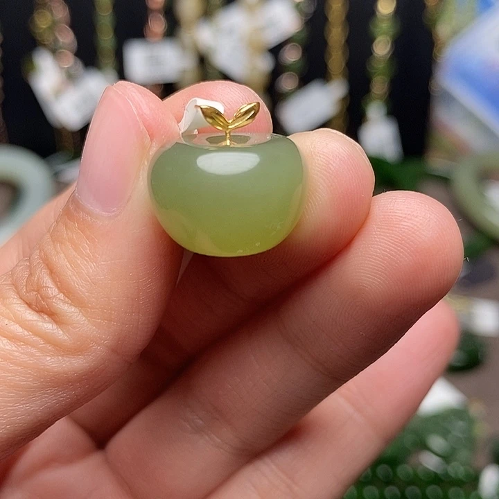 和田玉18K金镶嵌颈饰