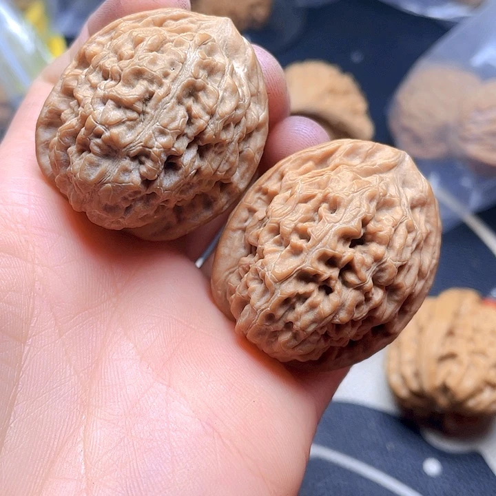 文玩核桃吊坠莲花虎头