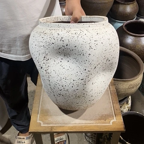 紫砂花盆口20高度27白色拳头
