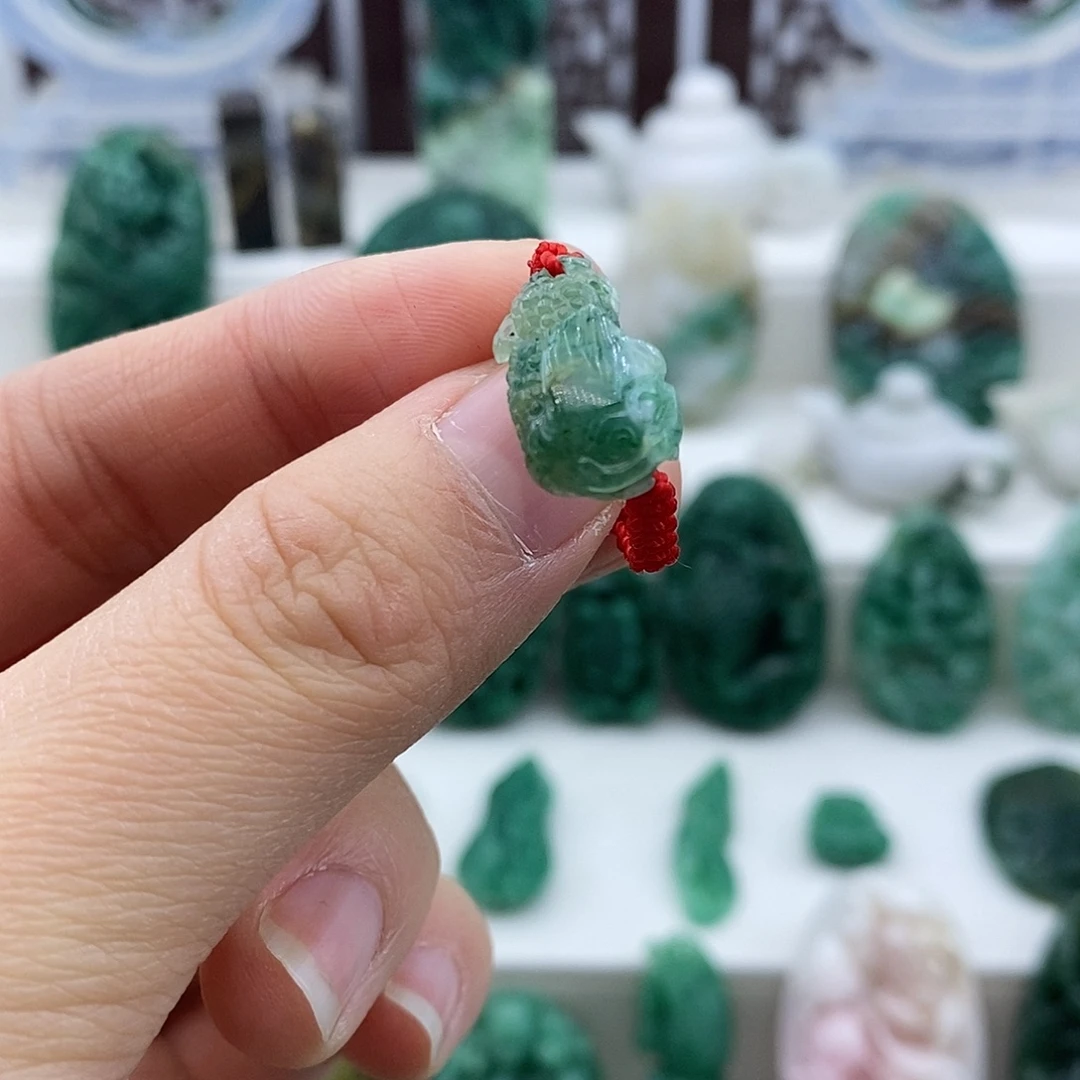 独山玉未镶嵌颈饰