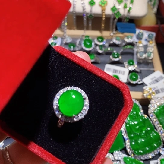 翡翠未镶嵌戒指戒指