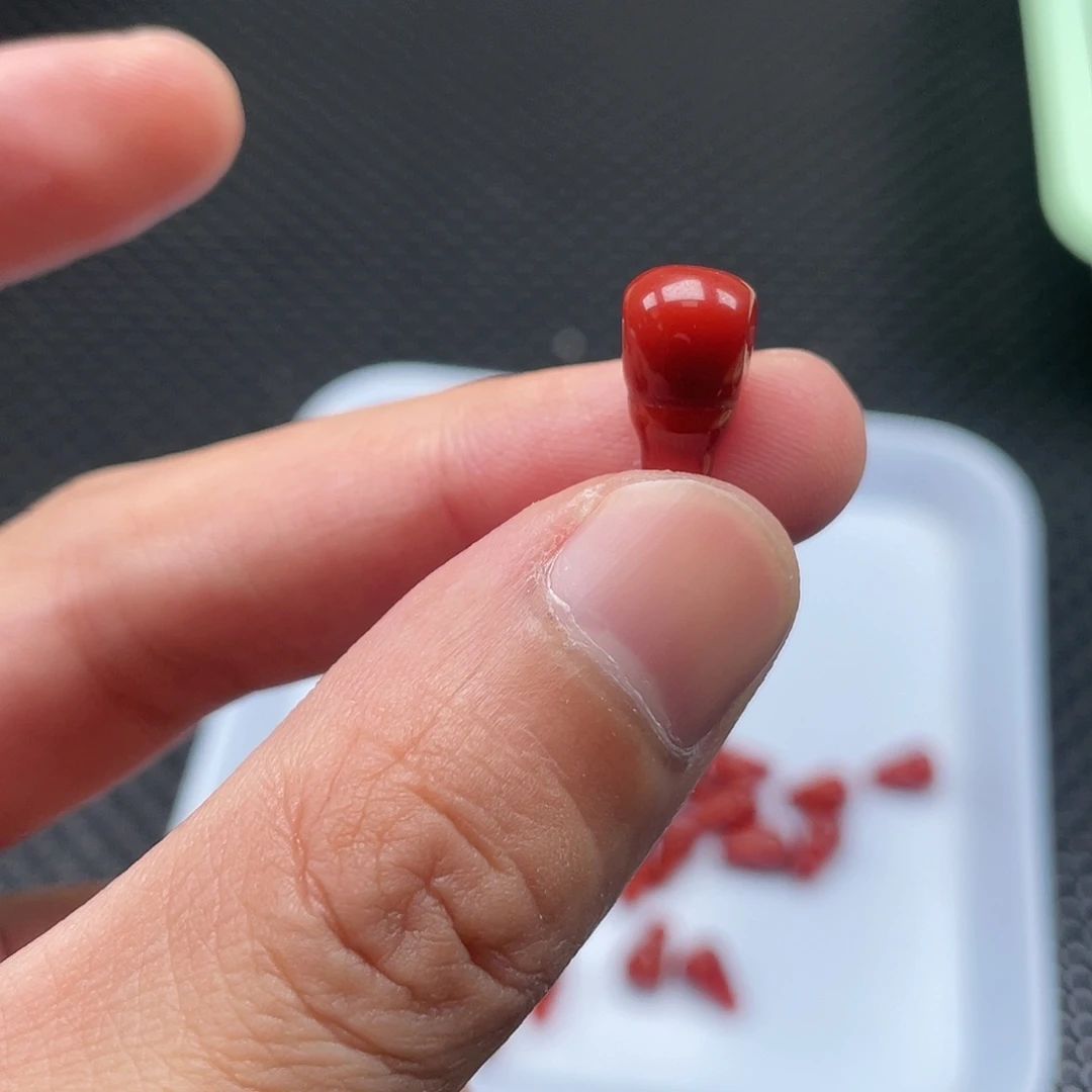 南红玛瑙8*13柿子红三通一颗未镶嵌