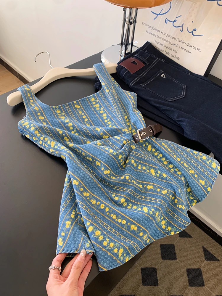 夏季2025新款蓝色条纹吊带背心外穿露背法式独特无袖小上衣高级感