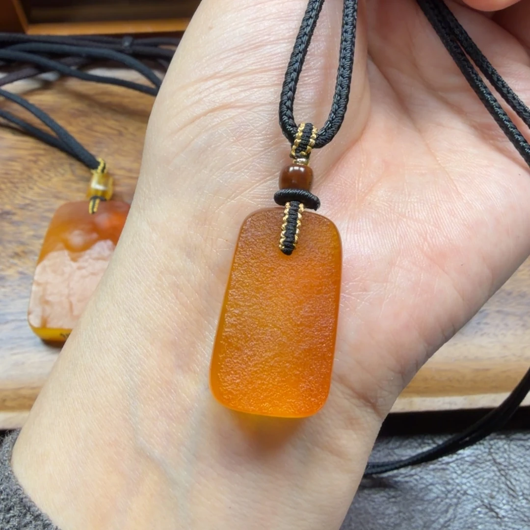 琥珀未镶嵌吊坠(赠链)