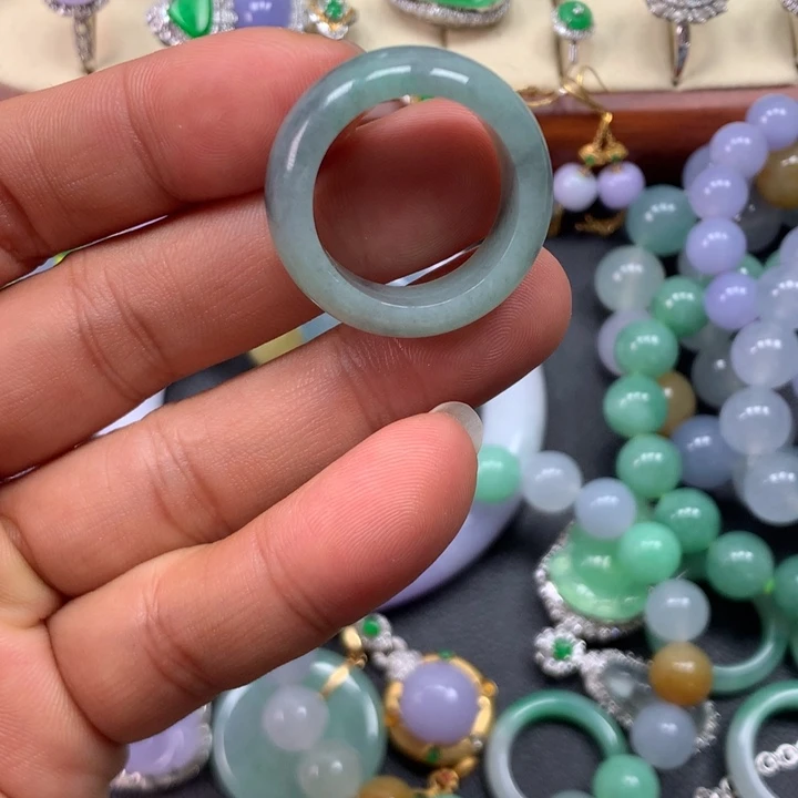 翡翠未镶嵌颈饰戒圈