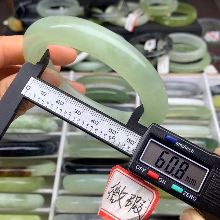蛇纹石玉未镶嵌手镯689