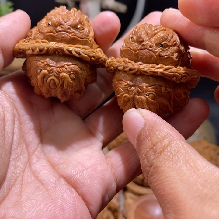 归***佛把件文玩核桃纯手工雕刻文玩核桃