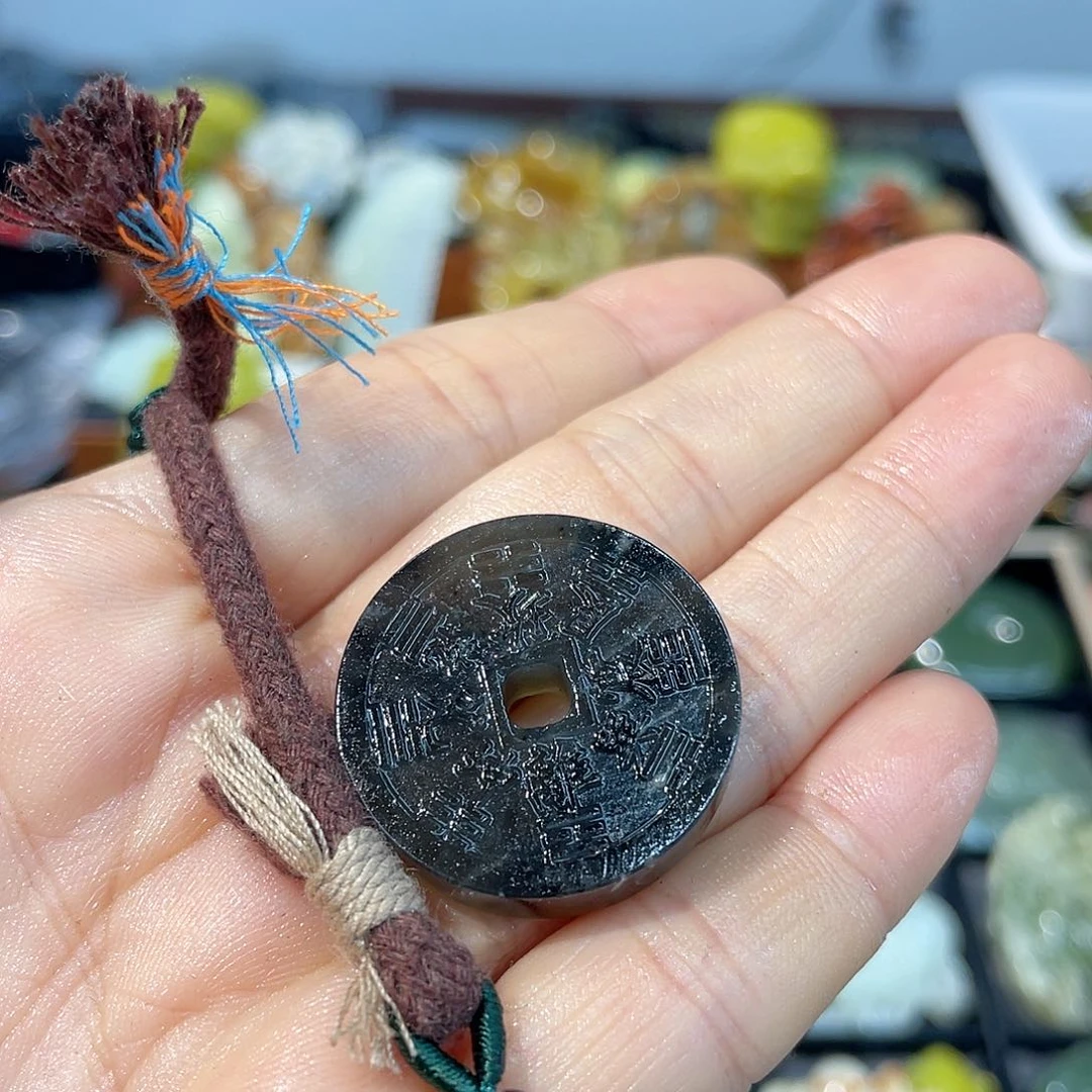 蛇纹石玉未镶嵌颈饰心***处