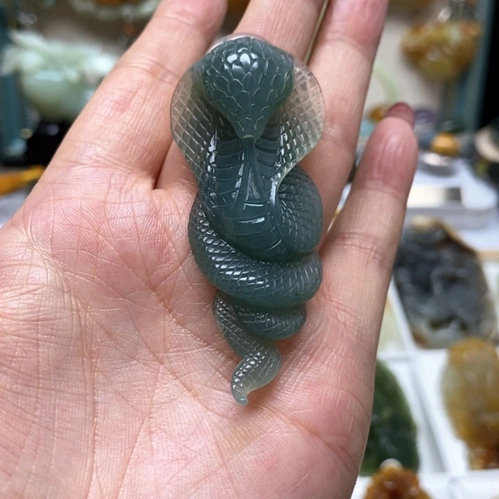 蛇纹石玉颈饰未镶嵌