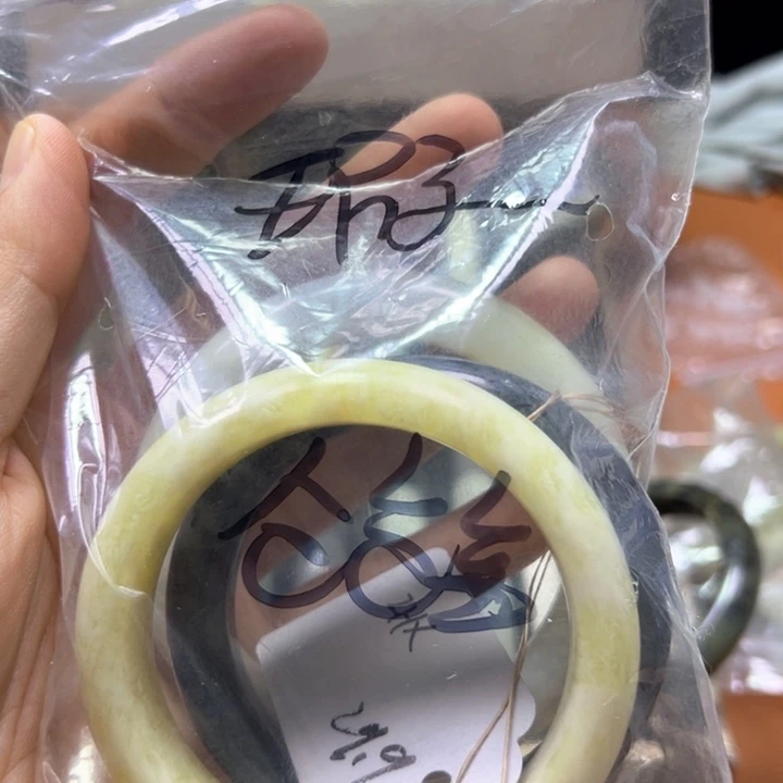 未镶嵌蛇纹石玉手镯仓*金