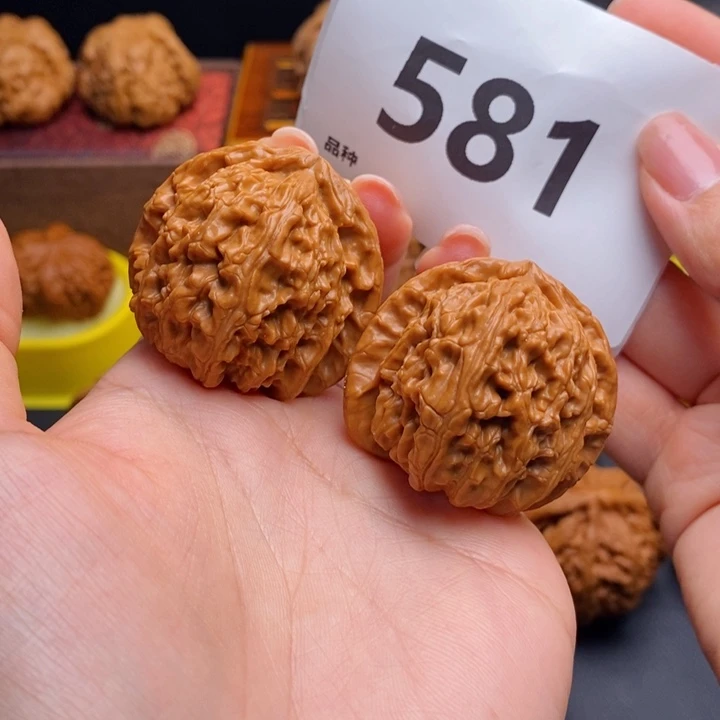文玩核桃吊坠581-40尺白狮子