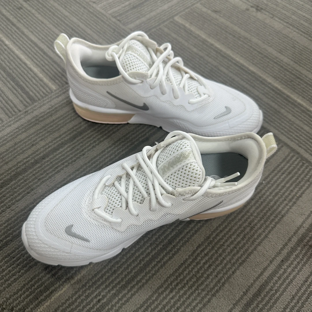 (断码孤品)Nike/耐克 女款低帮休闲跑步鞋BQ8824-101