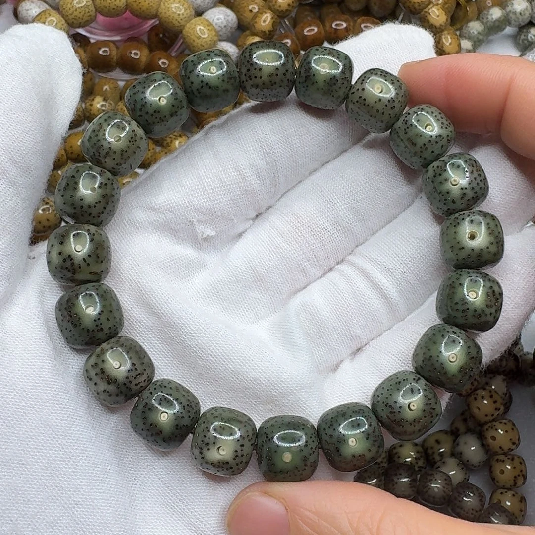 星月菩提手串11.7x10.8满绿帝绿石玉老料