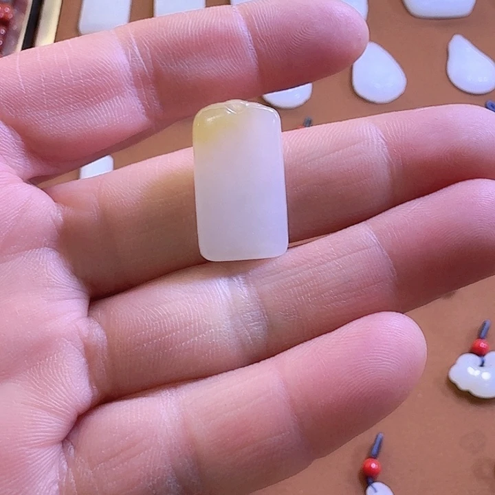 和田玉（糖玉）颈饰未镶嵌