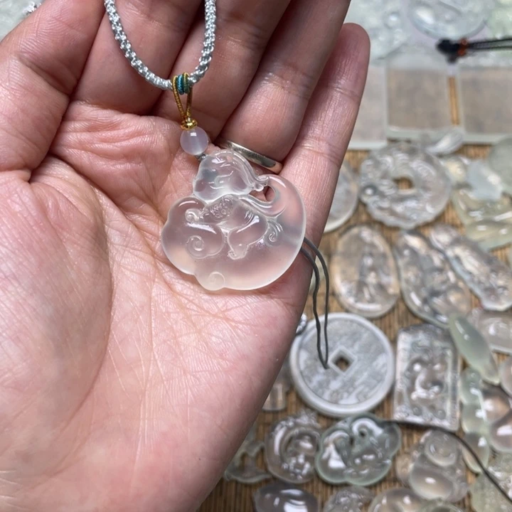 蛇纹石玉未镶嵌颈饰