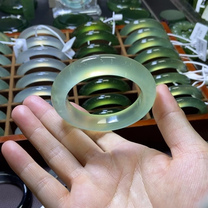 蛇纹石玉未镶嵌手镯52