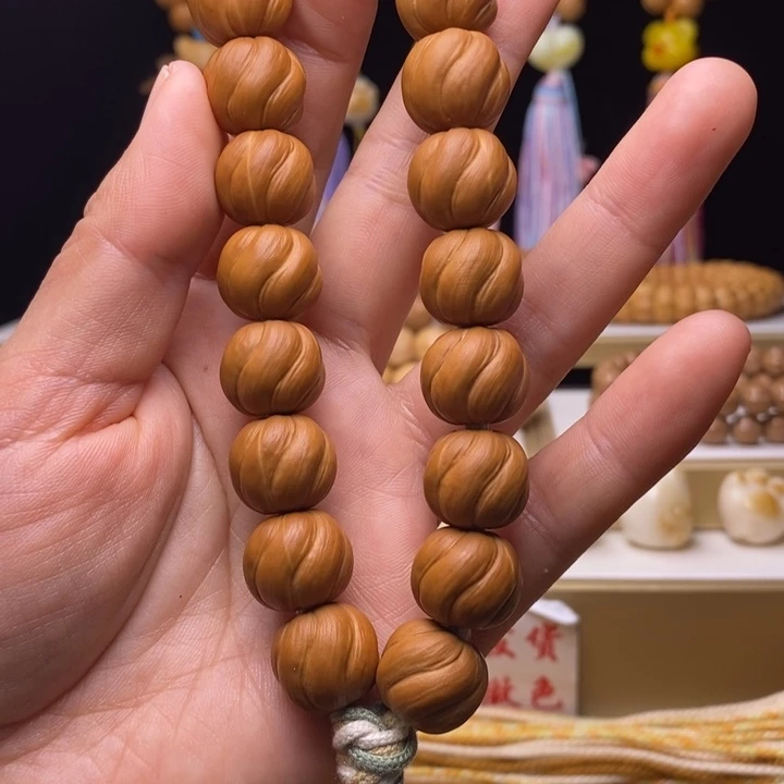 吊坠猴头核桃卷卷舒