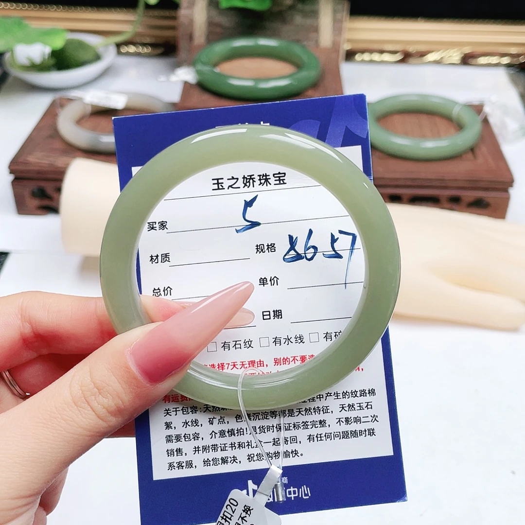 和田玉未镶嵌手镯