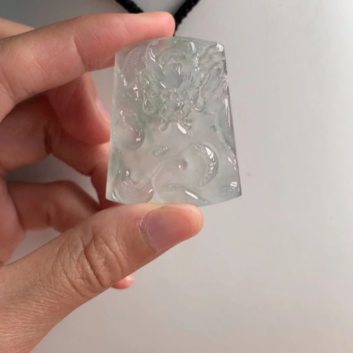 翡翠挂件未镶嵌…..