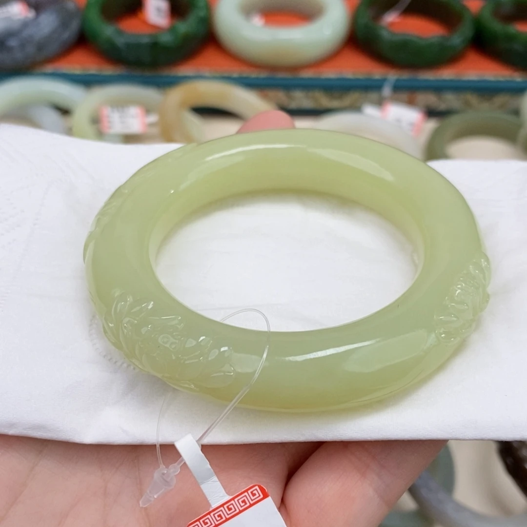 ****店和田玉手镯未镶嵌53.8